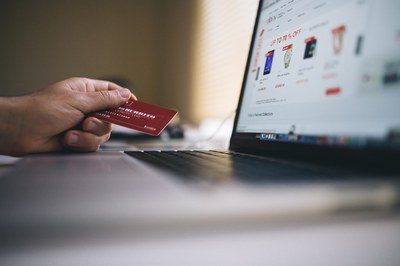 Vendere online: aprire un e-commerce o entrare in un marketplace?
